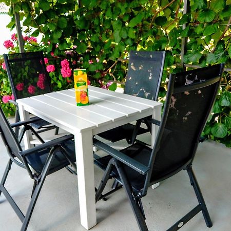 Apartments And Room Markovic Rovinjsko Selo Εξωτερικό φωτογραφία
