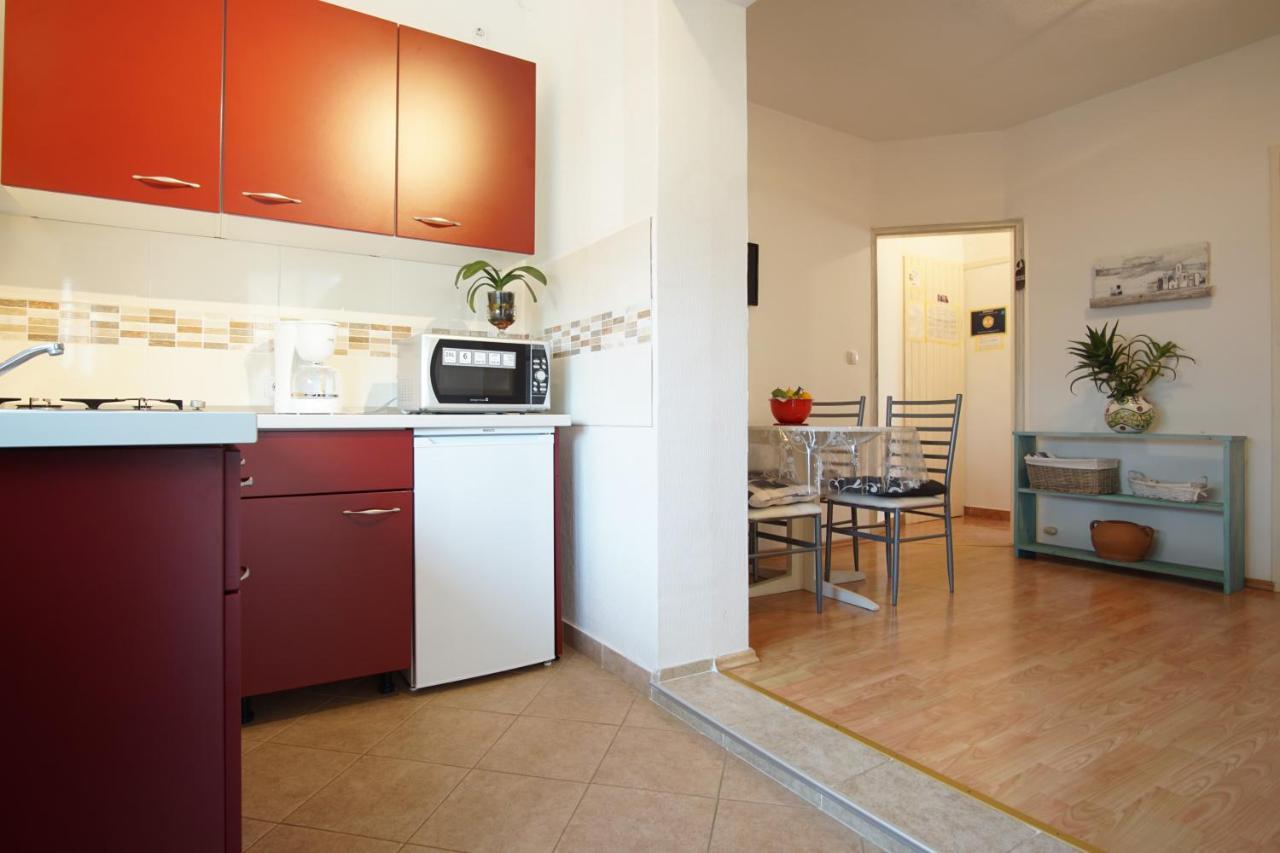Apartments And Room Markovic Rovinjsko Selo Εξωτερικό φωτογραφία