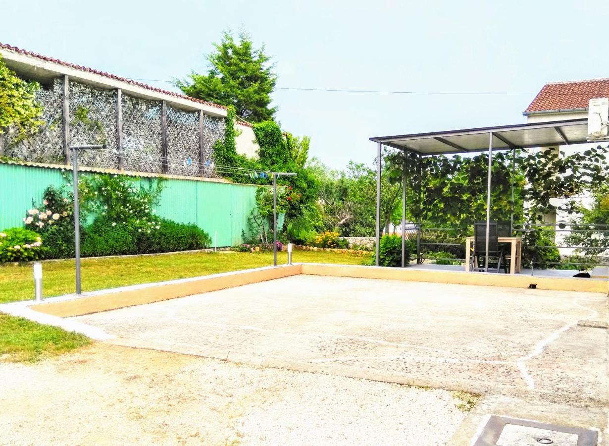 Apartments And Room Markovic Rovinjsko Selo Εξωτερικό φωτογραφία