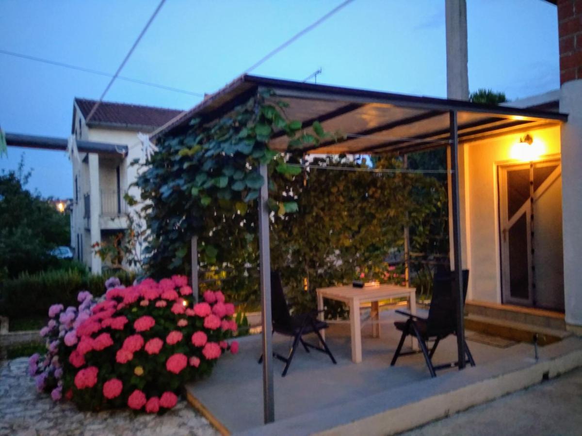 Apartments And Room Markovic Rovinjsko Selo Εξωτερικό φωτογραφία