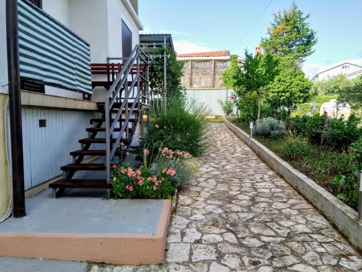 Apartments And Room Markovic Rovinjsko Selo Εξωτερικό φωτογραφία