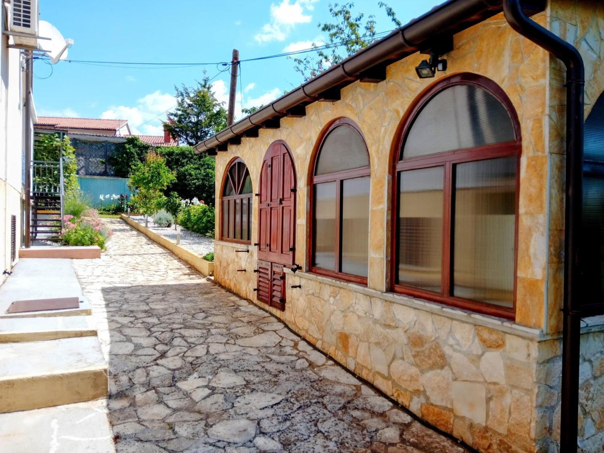 Apartments And Room Markovic Rovinjsko Selo Εξωτερικό φωτογραφία
